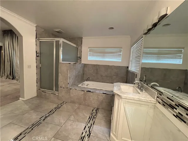 Master bathroom view b