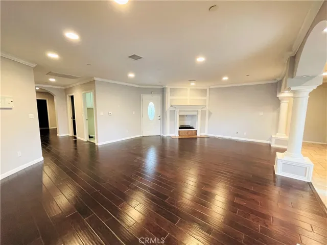 Livingroom view b