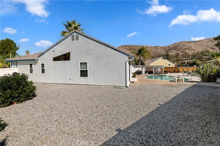 Side Yard - Low Maintenance