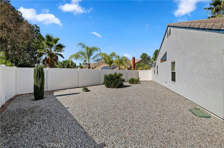 Side Yard - Low Maintenance