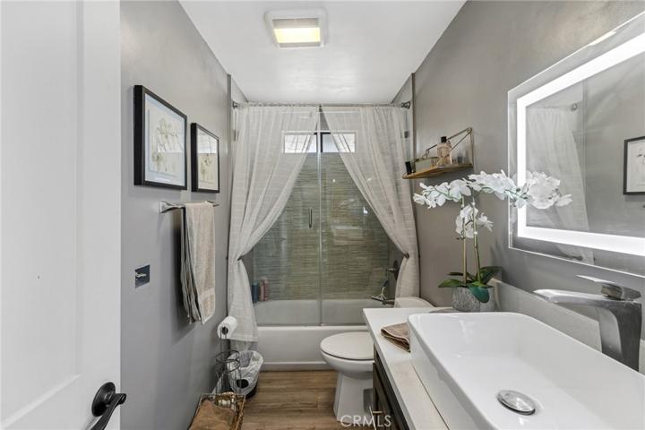 BATHROOM 2