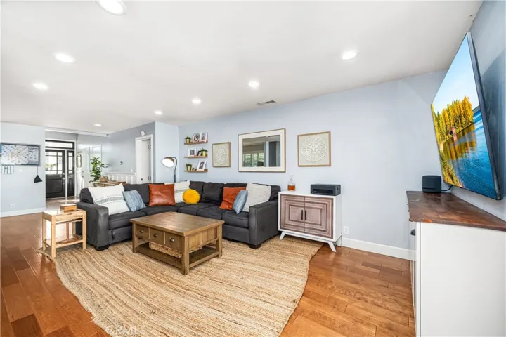 4189 Birchwood Avenue, Seal Beach, California 90740