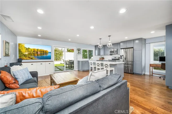 4189 Birchwood Avenue, Seal Beach, California 90740