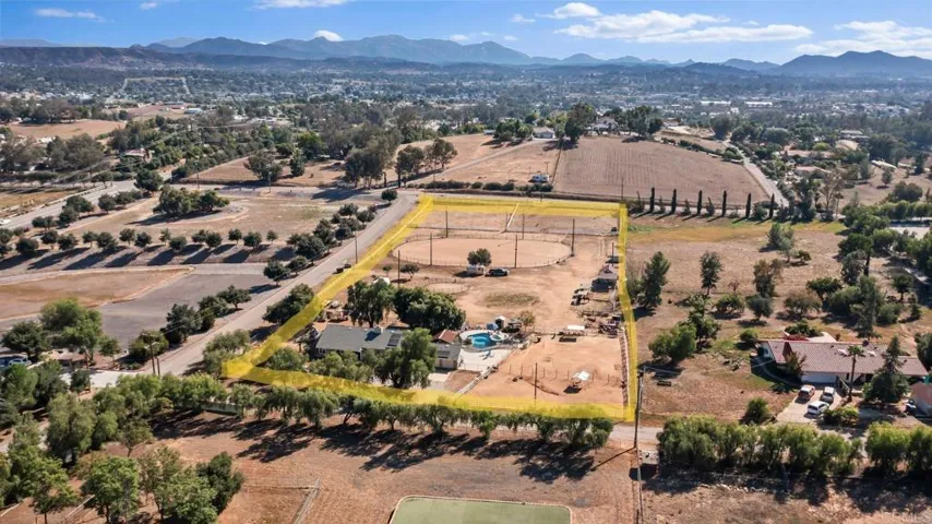 1012 Reaser Lane, Ramona, California 92065
