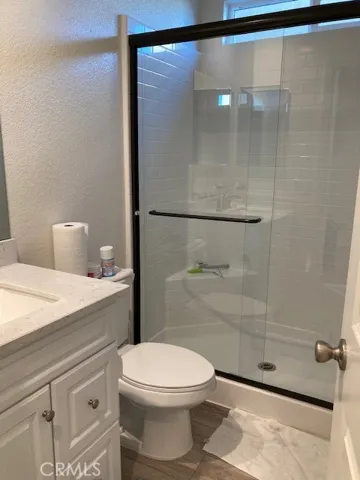 Main floor Full Bath