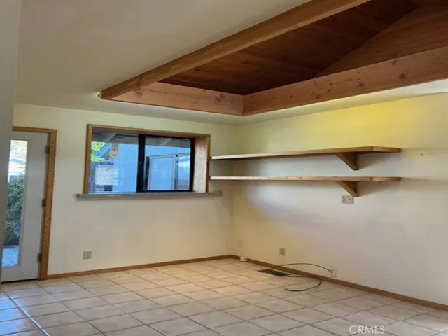 MIDDLE ROOM