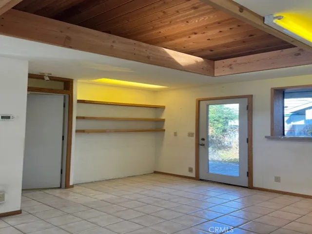 MIDDLE ROOM