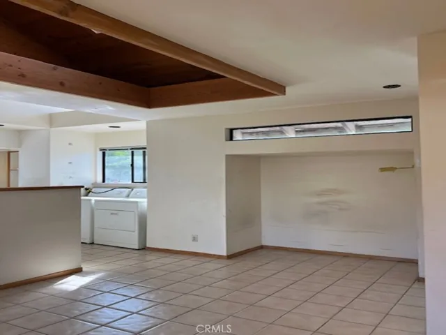 MIDDLE ROOM
