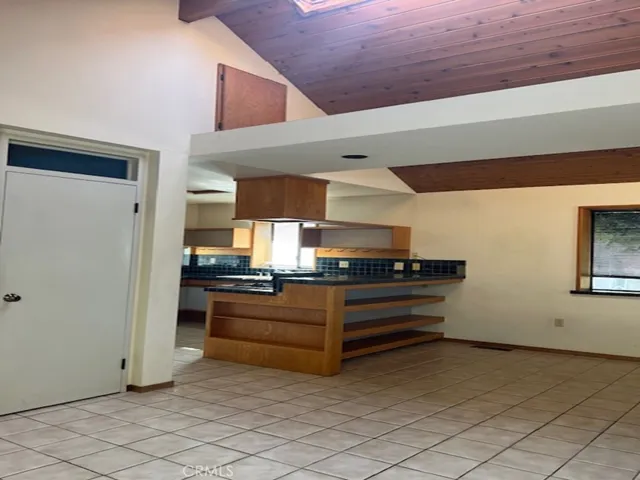 LIVING ROOM TO KITCHEN