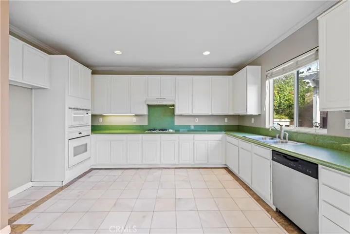 Entertainers kitchen opens to resort like grounds