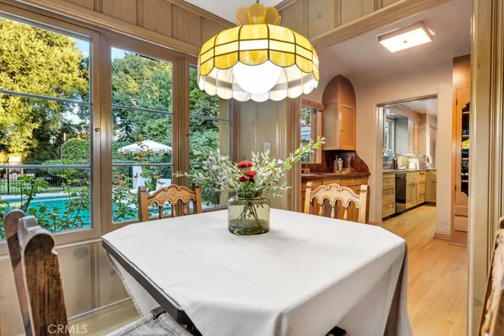 Breakfast nook from far corner.