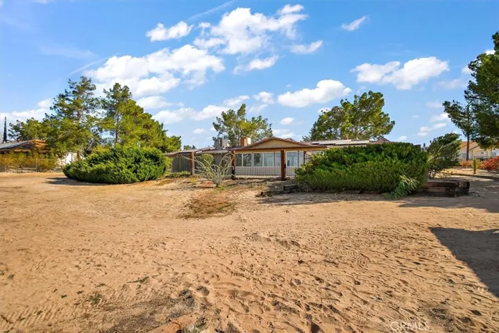 14214 Monte Verde Road, Apple Valley, California 92307