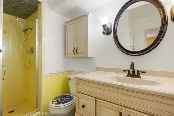 Three-quarter master bath
