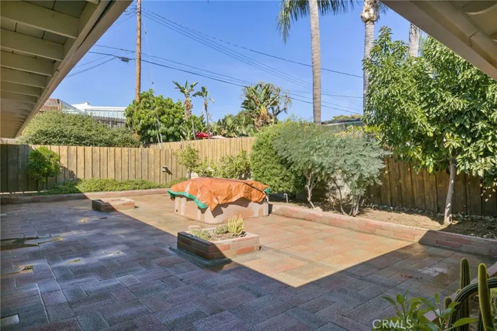 Deep overhangs, make a nice patio area with the courtyard