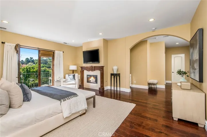 733 Moreno Avenue, Los Angeles, California 90049