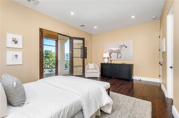 733 Moreno Avenue, Los Angeles, California 90049