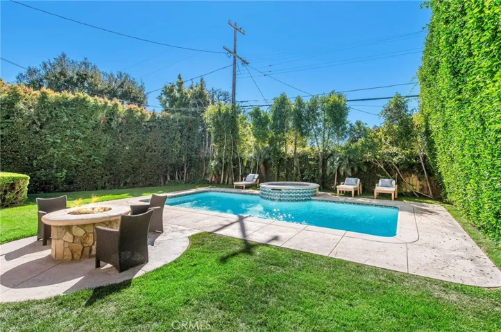 733 Moreno Avenue, Los Angeles, California 90049