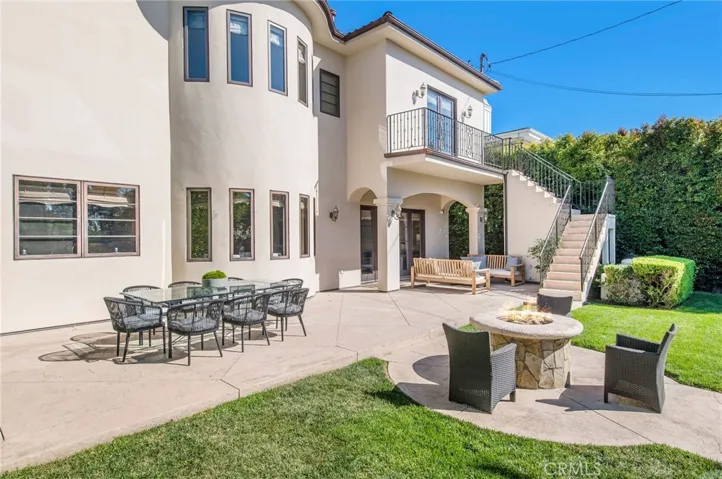 733 Moreno Avenue, Los Angeles, California 90049