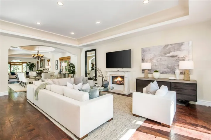 733 Moreno Avenue, Los Angeles, California 90049