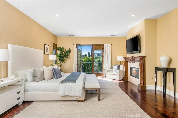 733 Moreno Avenue, Los Angeles, California 90049