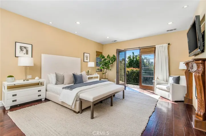 733 Moreno Avenue, Los Angeles, California 90049