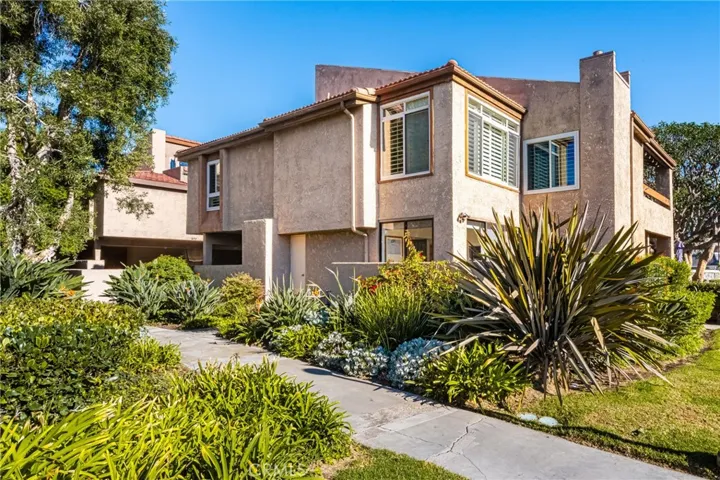 16935 Bluewater Lane, Huntington Beach, California 92649
