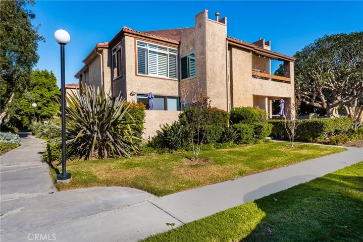 16935 Bluewater Lane, Huntington Beach, California 92649