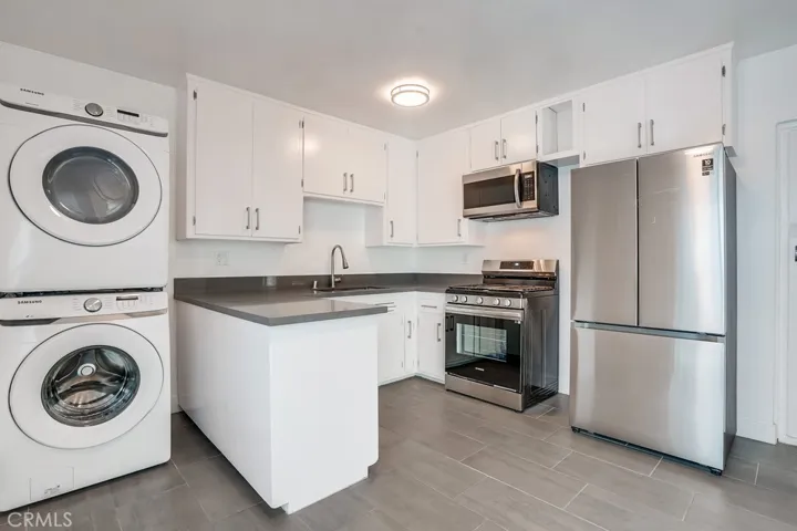 869 Glenway Drive, Inglewood, California 90302