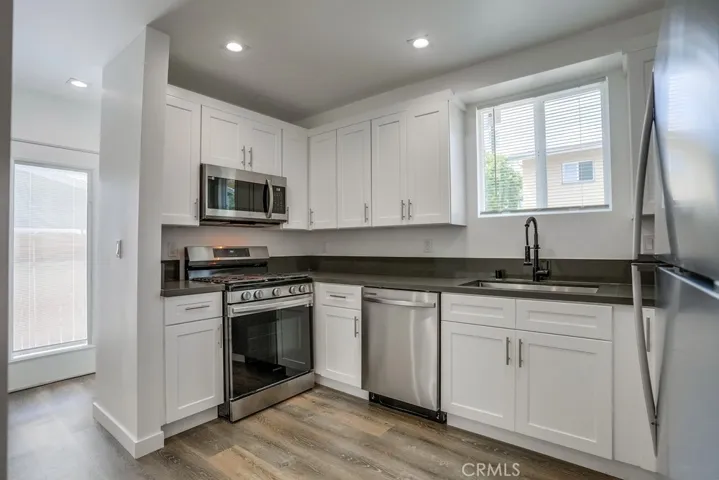 869 Glenway Drive, Inglewood, California 90302