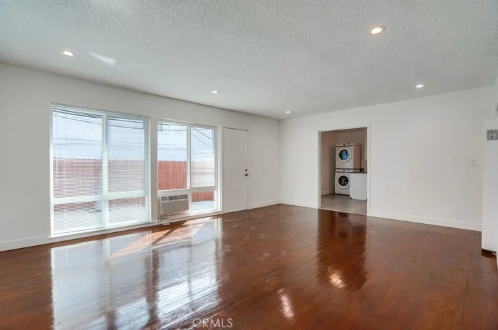 869 Glenway Drive, Inglewood, California 90302