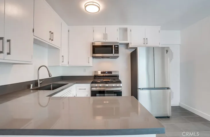 869 Glenway Drive, Inglewood, California 90302