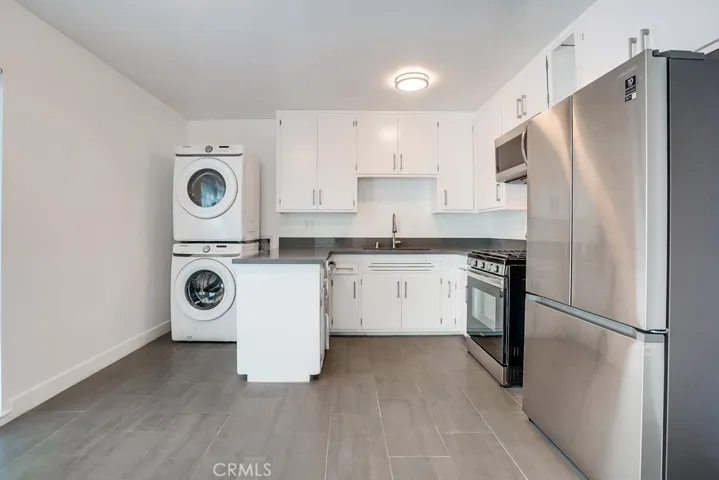 869 Glenway Drive, Inglewood, California 90302
