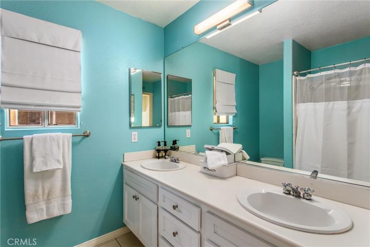 Upstairs middle bath