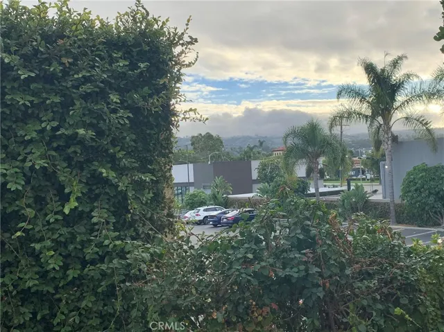 View from your private deck, you can see the small planes take off from the Torrance Municipal Airport. Home is minutes from the beach and close to LAX.
