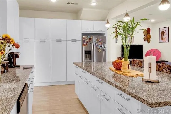 5320 Calle Rockfish 7, San Diego, California 92154