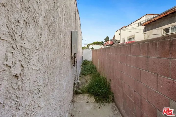 644 E 76th Street, Los Angeles, California 90001