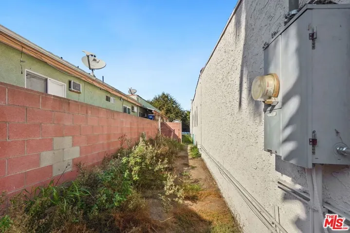 644 E 76th Street, Los Angeles, California 90001