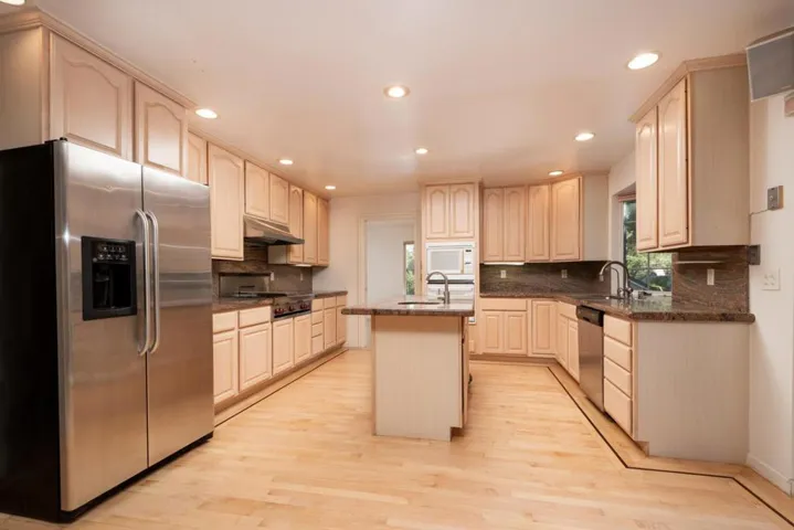 1285 Tartan Trail Road, Hillsborough, California 94010