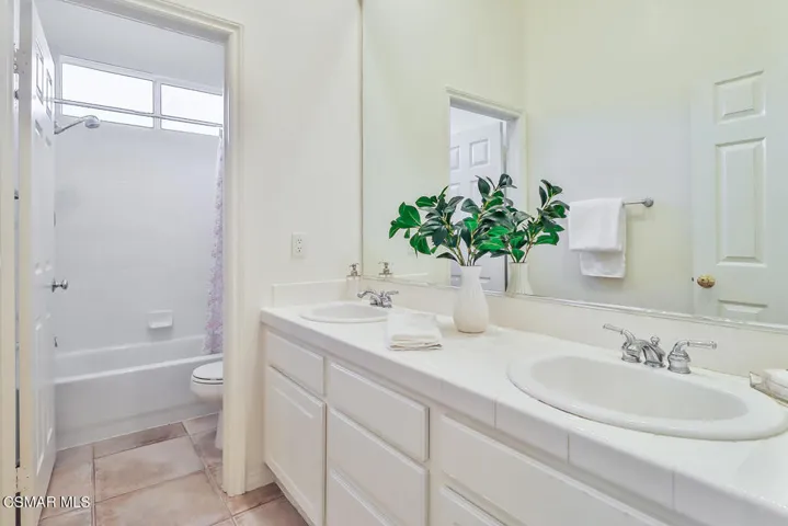 hShared Bath1