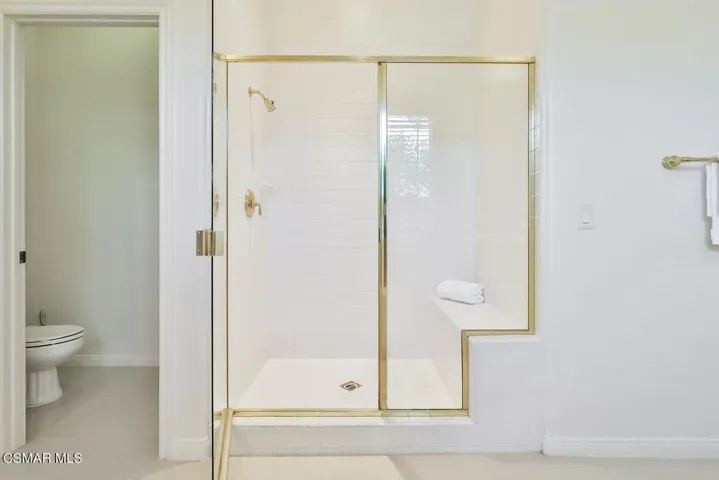 jPrimary Bedroom Suite9