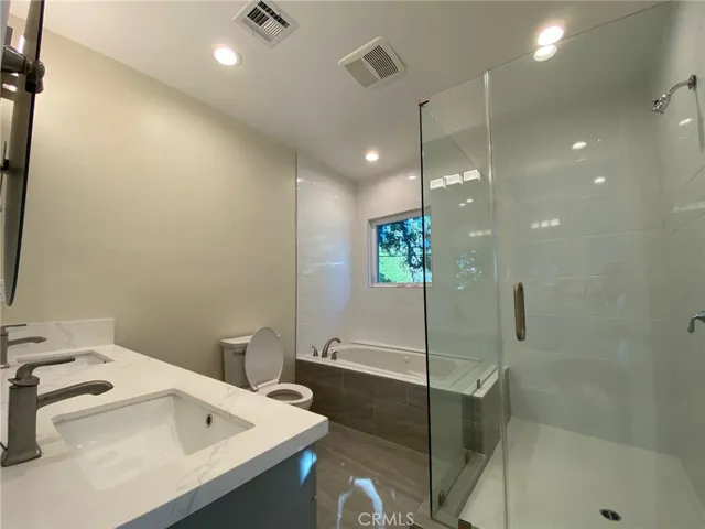 Bath adjacent to Second Floor Bedroom Three.