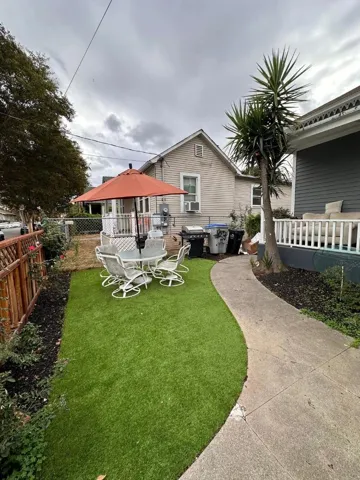 Low Maintenance Yard w/BBQ and Patio Furniture
