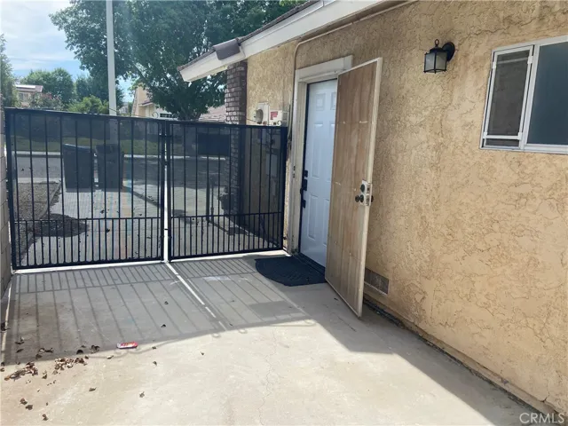 ADU E ntrance/ ossible RV Access