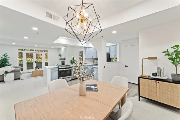 2222 N Beachwood Drive 205, Hollywood, California 90068