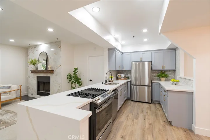 2222 N Beachwood Drive 205, Hollywood, California 90068