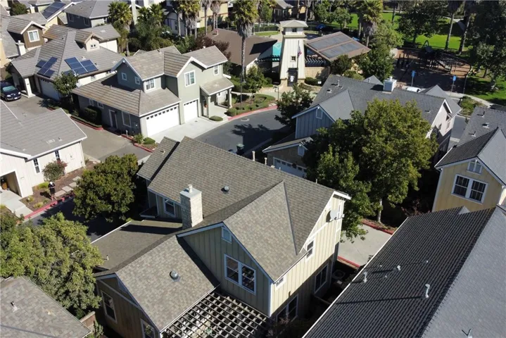 House with Community Pool Area