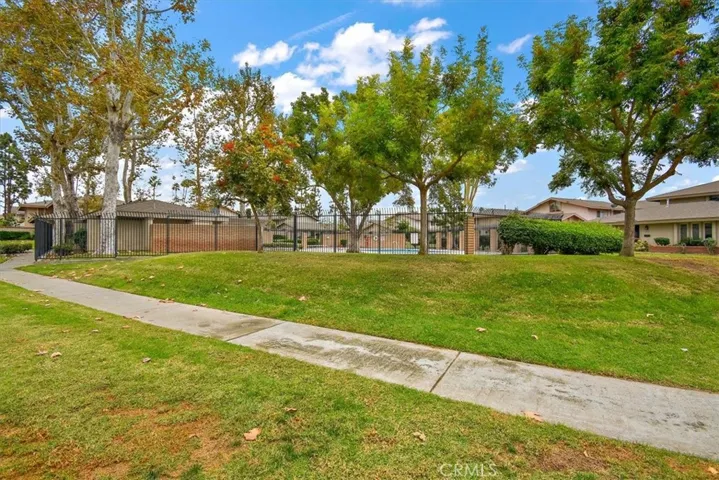 121 Doverfield Drive Unit 61, Placentia, California 92870