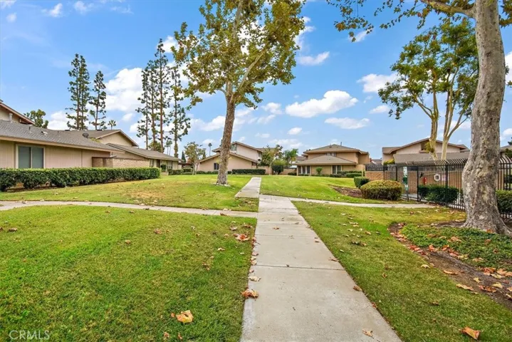121 Doverfield Drive Unit 61, Placentia, California 92870