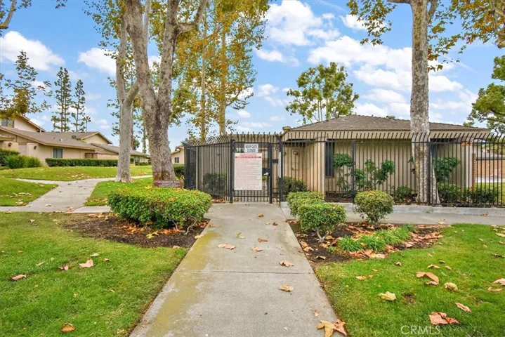 121 Doverfield Drive Unit 61, Placentia, California 92870