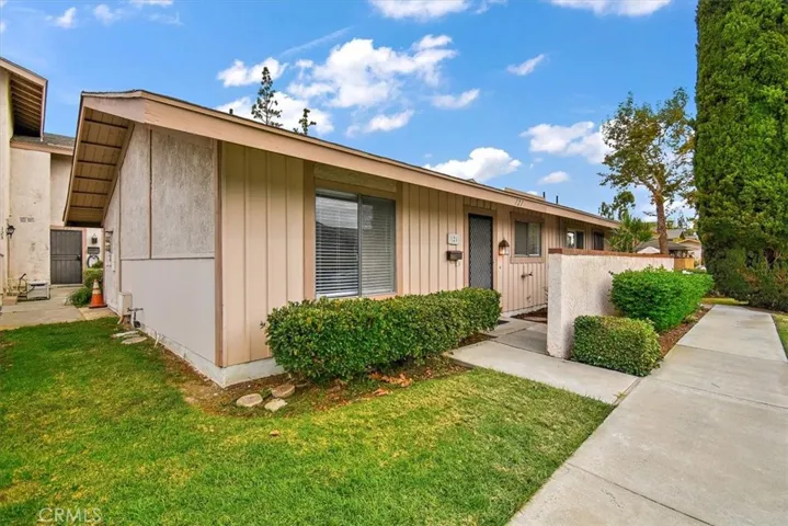 121 Doverfield Drive Unit 61, Placentia, California 92870